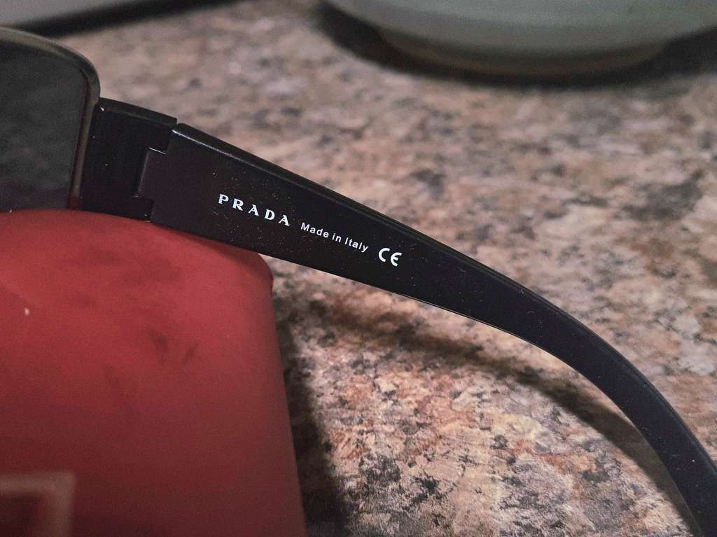 PRADA Sunglases with Authentication Certificate