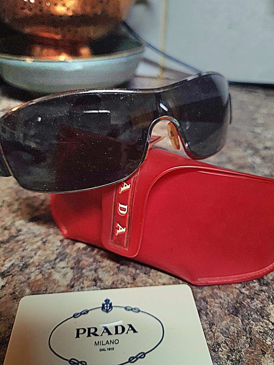 PRADA Sunglases with Authentication Certificate