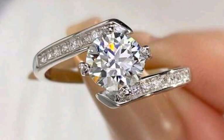 S925 Sterling Silver Elegant 100% Real 1CT Brilliant Moissanite Ring