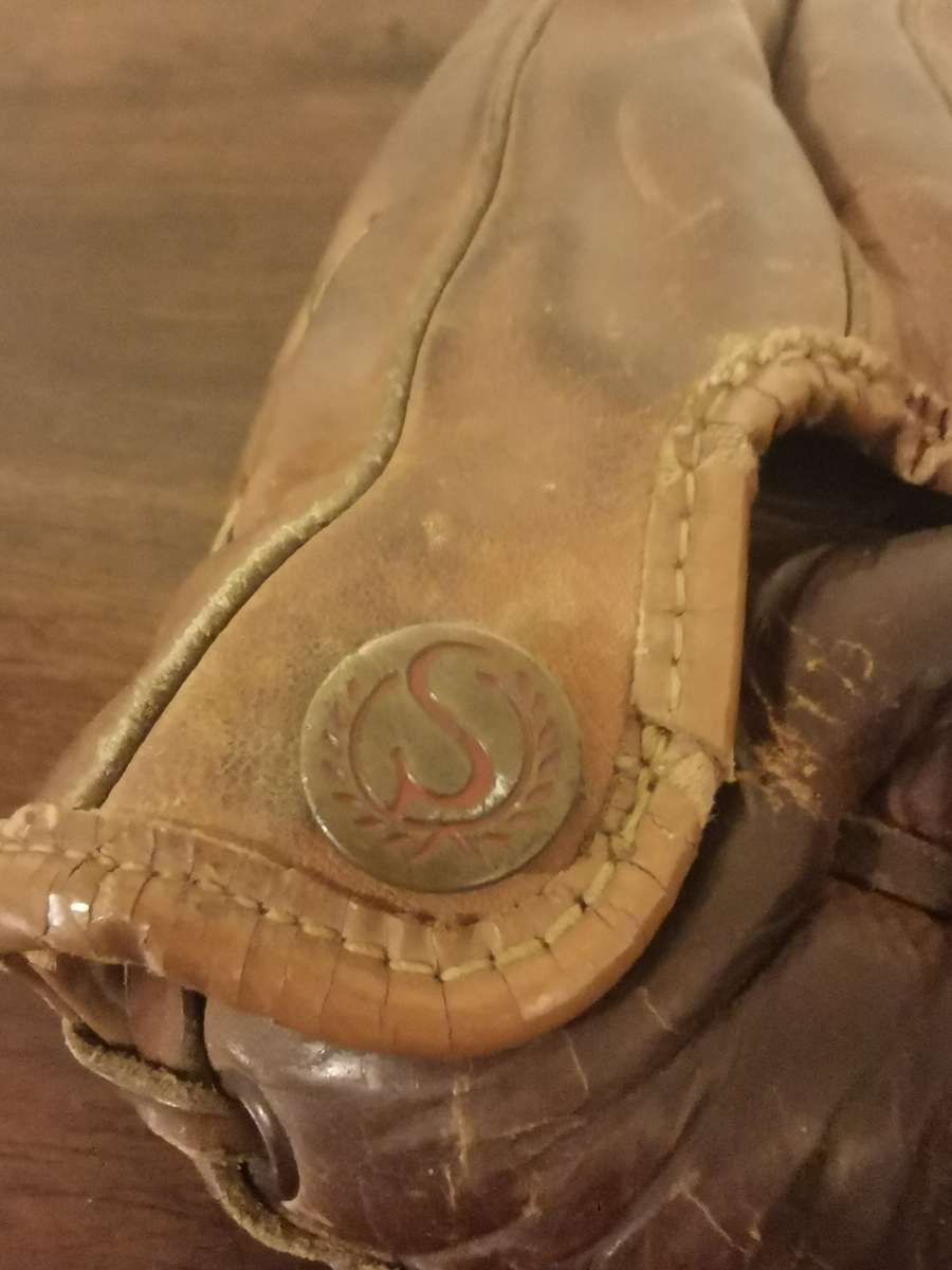 Vintage Spalding Leather Baseball Mit - What a Catch!