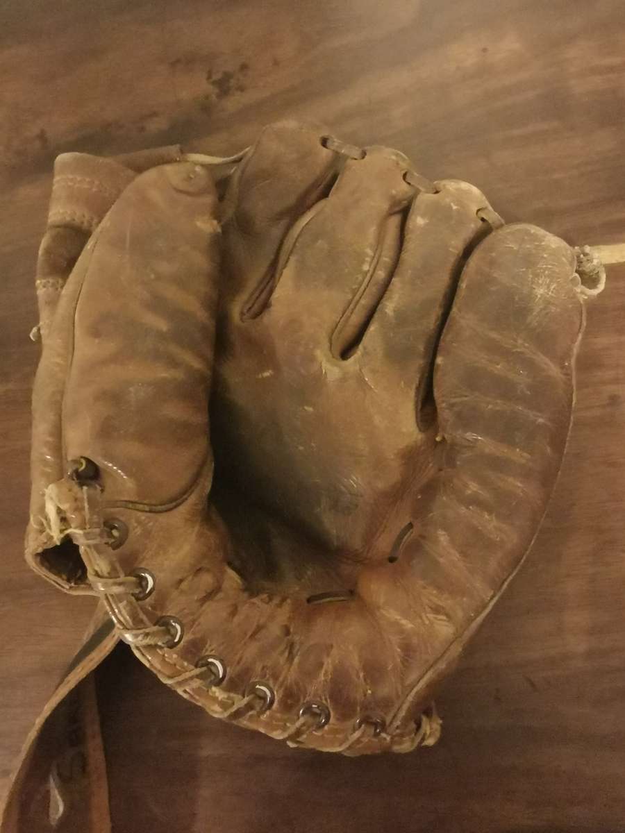 Vintage Spalding Leather Baseball Mit - What a Catch!