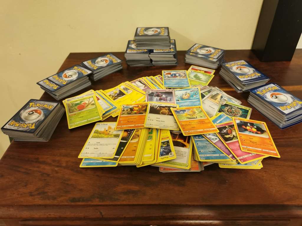 Huge Collection of Over 1000 Original Pokémon Cards
