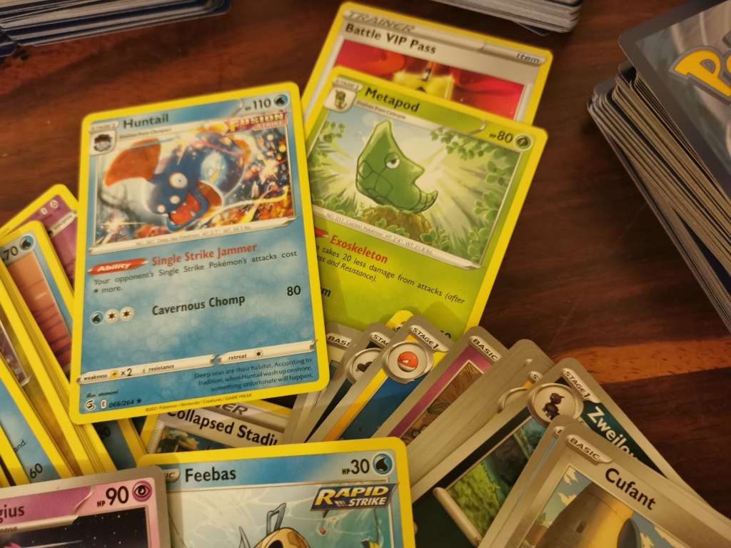 Huge Collection of Over 1000 Original Pokémon Cards