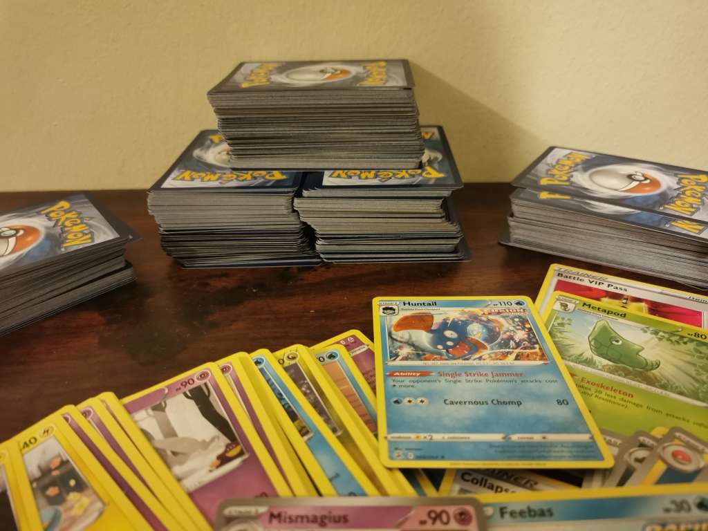 Huge Collection of Over 1000 Original Pokémon Cards