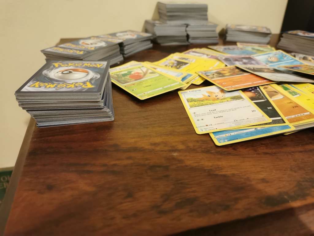 Huge Collection of Over 1000 Original Pokémon Cards