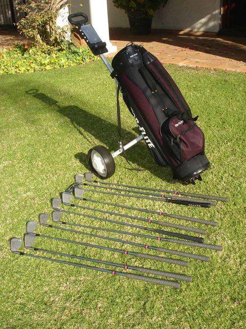 Set of Echelon Center score golf clubs and top flight bag and trolley. COLLECTION  PRETORIA ONLY.