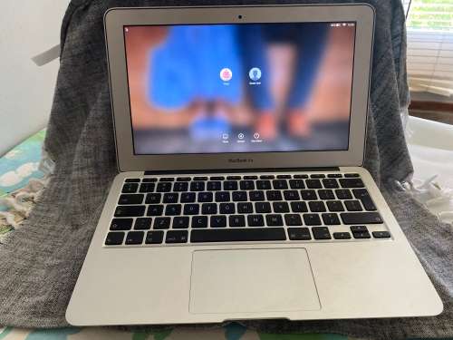 MacBook Air 11` Late 2010 Model ! Great Condition!