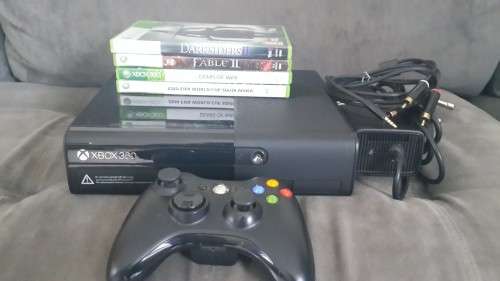 Xbox 360 E 500GB + Controller + 4 Games