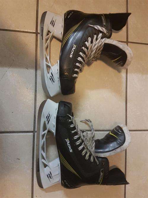 CCM 2052 Tacks Size 43 (UK8.5)