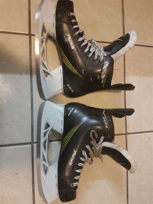 CCM 2052 Tacks Size 43 (UK8.5)