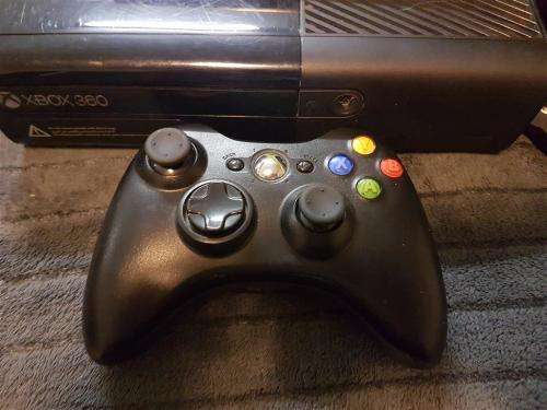 Xbox 360 E 4GB + Wireless Controller + 4 Games