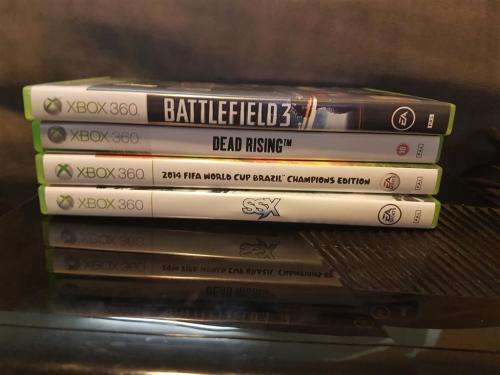 Xbox 360 Slim Gloss Black 250GB + Wireless Controller + 4 Games