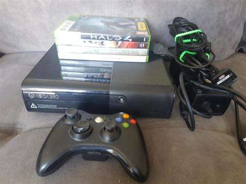 Xbox 360 E 4GB + Wireless Controller + 4 Games