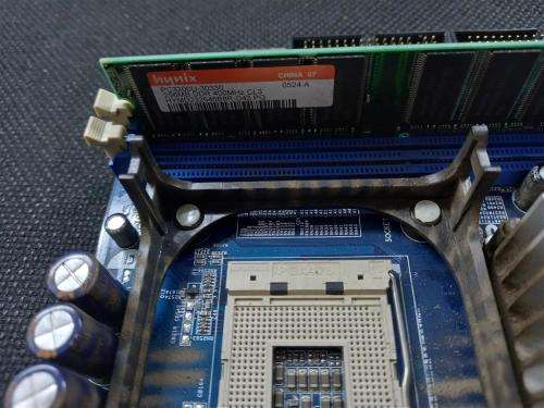 ASRock P4VM800 Motherboard + 256MB Ram