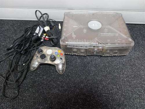 Original Xbox Crystal with Power,video cables + Controller