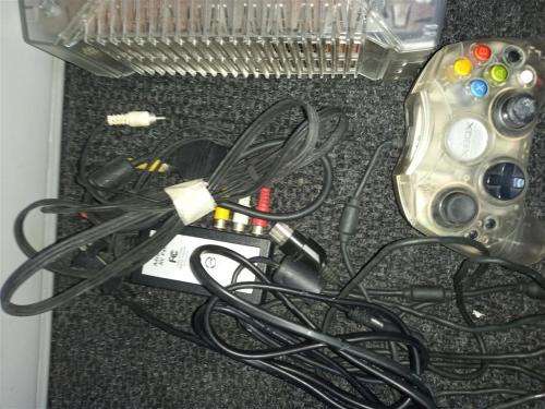 Original Xbox Crystal with Power,video cables + Controller