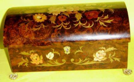 Musical Jewellery Box made by Paturzo Giovanni of Sorrento.