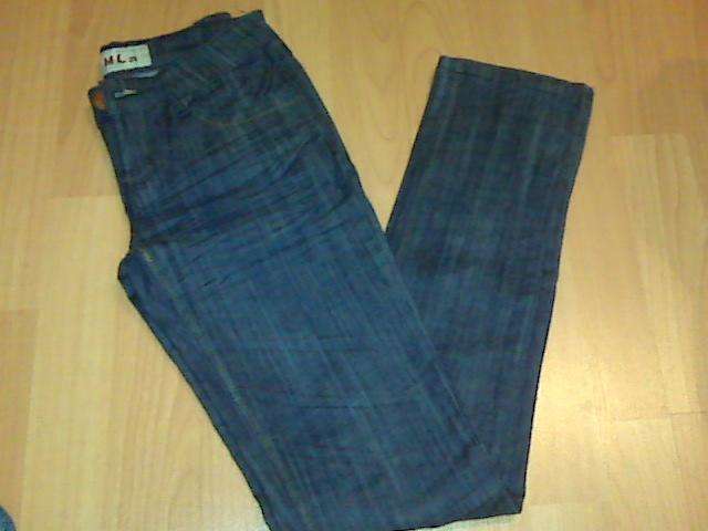 SKINNIES - SKINNY JEAN - SEXY AND STYLISH - SIZE: 26