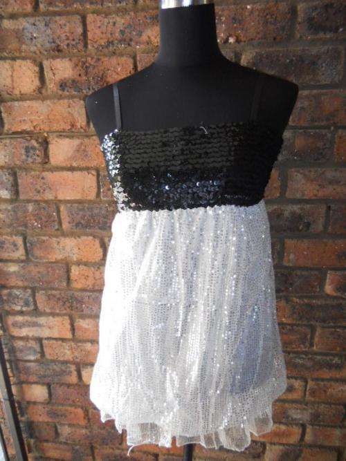 SEXY EVENING TOP - GREAT CHRISTMAS GIFT AND VERY AFFORDABLE - BID FROM R1!