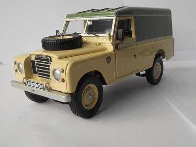 Land Rover Series III 109 Hard Top - 1:18 Eagle Collectible