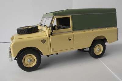 Land Rover Series III 109 Hard Top - 1:18 Eagle Collectible