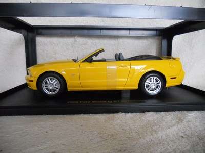 2006 Ford Mustang GT Convertible - Autoart Performance - 1:18 Yellow