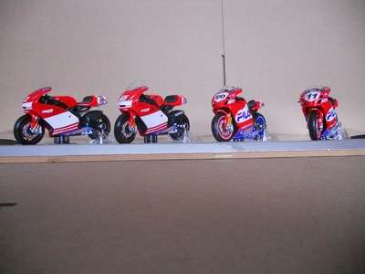 Ducati Corse Four Motor Bike Set - 1:18 Maisto