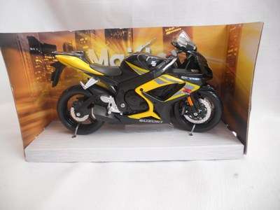 Suzuki GSX-R 750 Motorbike - 1:12 Maisto