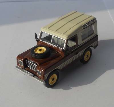 Land Rover Series III Stationwagon - 1:43 Universal Hobbies