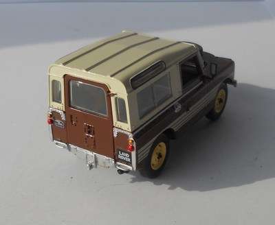 Land Rover Series III Stationwagon - 1:43 Universal Hobbies