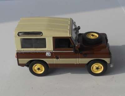 Land Rover Series III Stationwagon - 1:43 Universal Hobbies