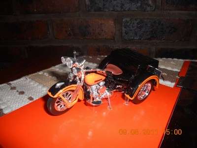 Harley Davidson 1947 H-D Servi-car - Maisto 1/18 (NIB)