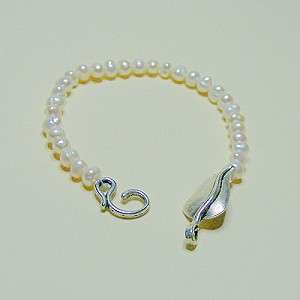 BFA -  WHITE FRESHWATER PEARL BRACELET