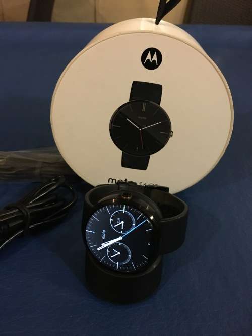 MOTOROLA MOTO 360 SMART WATCH - IN EXCELLENT CONDITION