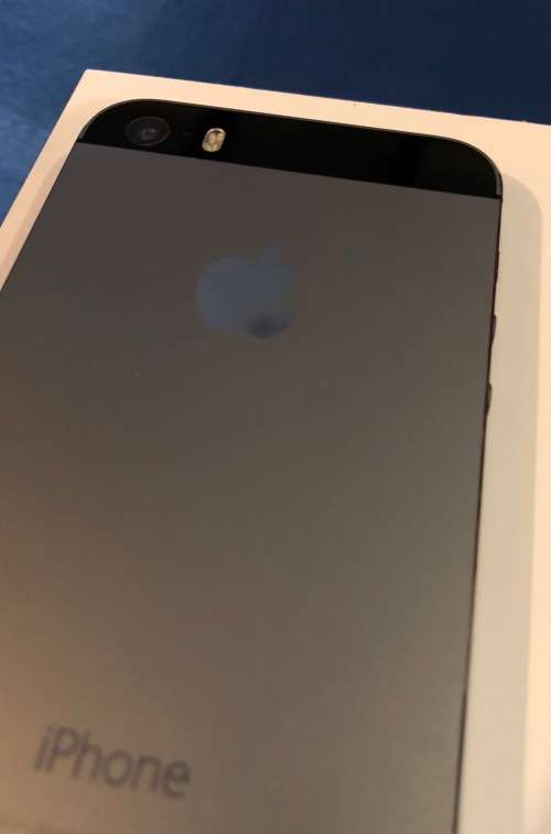 APPLE iPHONE 5S 16GB - SPACE GREY - IN BOX - EXCELLENT CONDITION