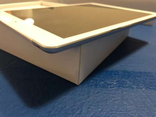 APPLE IPAD AIR  - A1475 - 16GB WIFI + 4G - DEMO - LIKE NEW + WARRANTY !!!