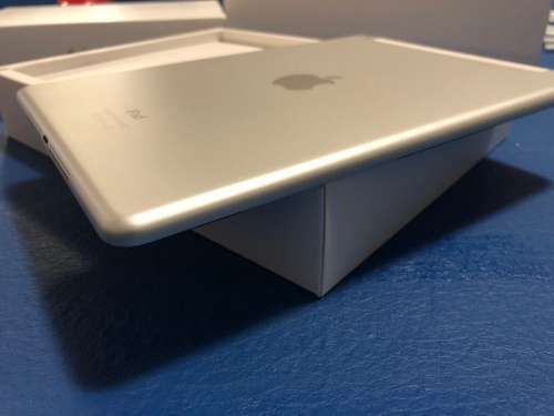 APPLE IPAD AIR  - A1475 - 16GB WIFI + 4G - DEMO - LIKE NEW + WARRANTY !!!