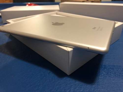 APPLE IPAD AIR  - A1475 - 16GB WIFI + 4G - DEMO - LIKE NEW + WARRANTY !!!