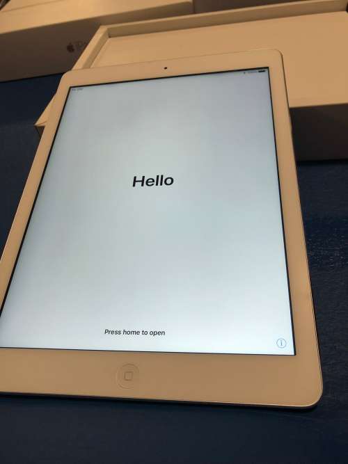 APPLE IPAD AIR  - A1475 - 16GB WIFI + 4G - DEMO - LIKE NEW + WARRANTY !!!