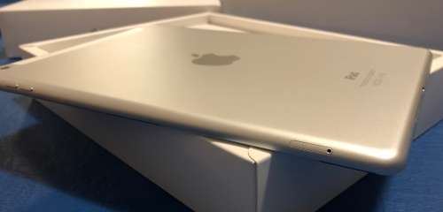 APPLE IPAD AIR  - A1475 - 16GB WIFI + 4G - DEMO - LIKE NEW + WARRANTY !!!