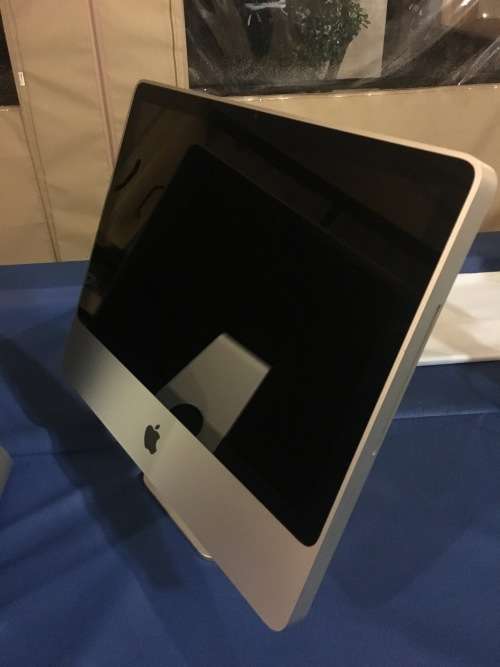 APPLE IMAC 24" A1225 - CORE 2 DUO - 320GB EXCELLENT CONDITION + APPLE KEYBOARD & MOUSE !!!