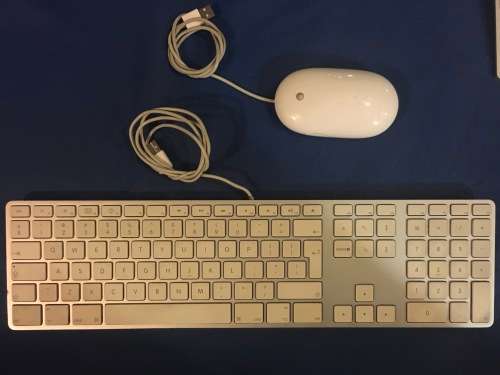 APPLE IMAC 24" A1225 - CORE 2 DUO - 320GB EXCELLENT CONDITION + APPLE KEYBOARD & MOUSE !!!