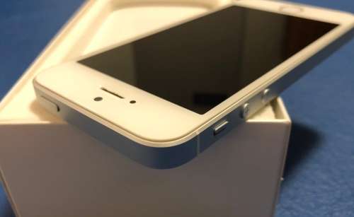 APPLE iPHONE SE 16GB - SILVER - IN BOX - DEMO UNIT ( LIKE NEW CONDITION ) + WARRANTY !!!