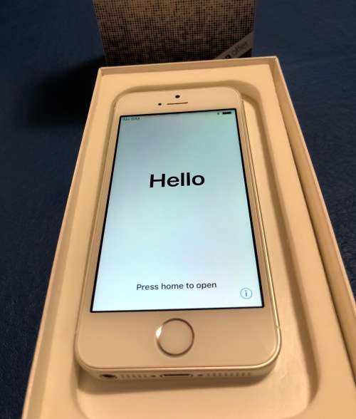 APPLE iPHONE SE 16GB - SILVER - IN BOX - DEMO UNIT ( LIKE NEW CONDITION ) + WARRANTY !!!