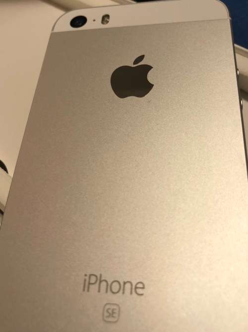 APPLE iPHONE SE 16GB - SILVER - IN BOX - DEMO UNIT ( LIKE NEW CONDITION ) + WARRANTY !!!