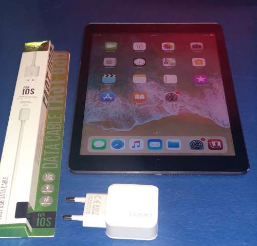 APPLE IPAD AIR  - A1474 - 32GB WIFI - GOOD CONDITION - BARGAIN !!!!!!