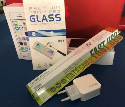 APPLE iPHONE 5S 16GB - SILVER - IN BOX - EXCELLENT CONDITION