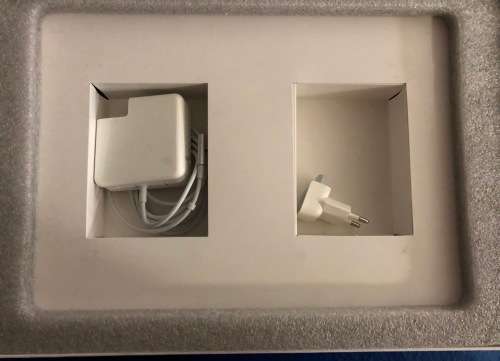 MACBOOK PRO 13" A1278 MC700 -i5 -2.3GHZ - 4GB - 320GB - GOOD CONDITION