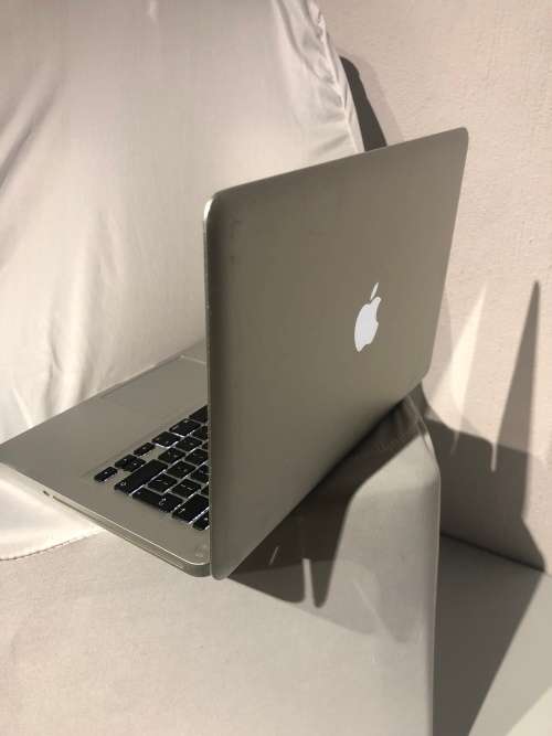 MACBOOK PRO 13.3"  - i5 - 2.4GHZ- 8GB - 500GB - A1278 MD313 - GOOD CONDITION