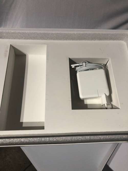 MACBOOK PRO 13.3"  - i5 - 2.4GHZ- 8GB - 500GB - A1278 MD313 - GOOD CONDITION